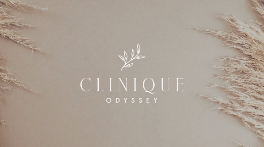 Carte cadeau Clinique Odyssey sur un fond coloré.