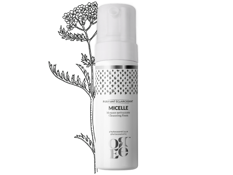 Mousse nettoyante Micelle pour une peau propre et fraîche.